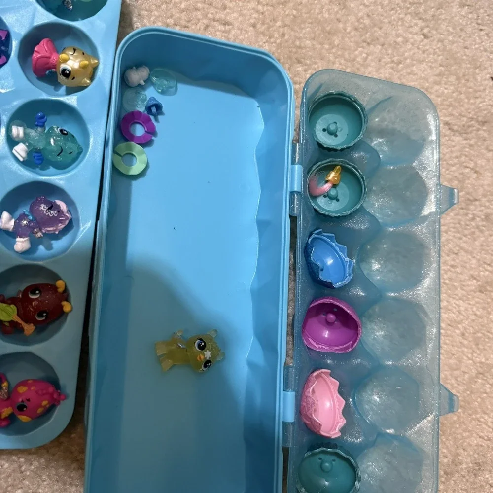 Hatchimals Mini Figures CollEGGtibles 13 Minis In Shells‎ & Plastic Egg Carrier